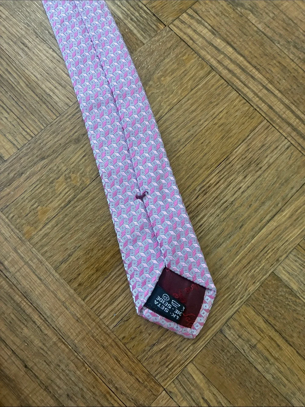 Salvatore Ferragamo Men's Pink Patterned Tie